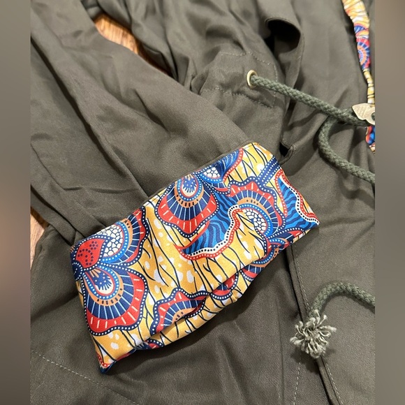 Elegant Olive Green Women's Cardigan - Picture 2 of 7